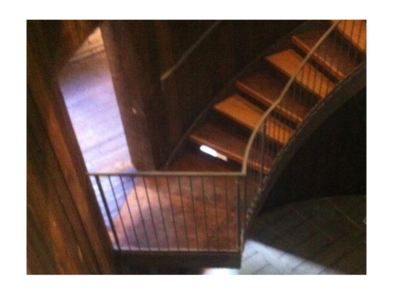 12-95.1200.0.0.0.t.tullamore-dew-heritage-center-inside-imitation-whiskey-barrel-stairs-2